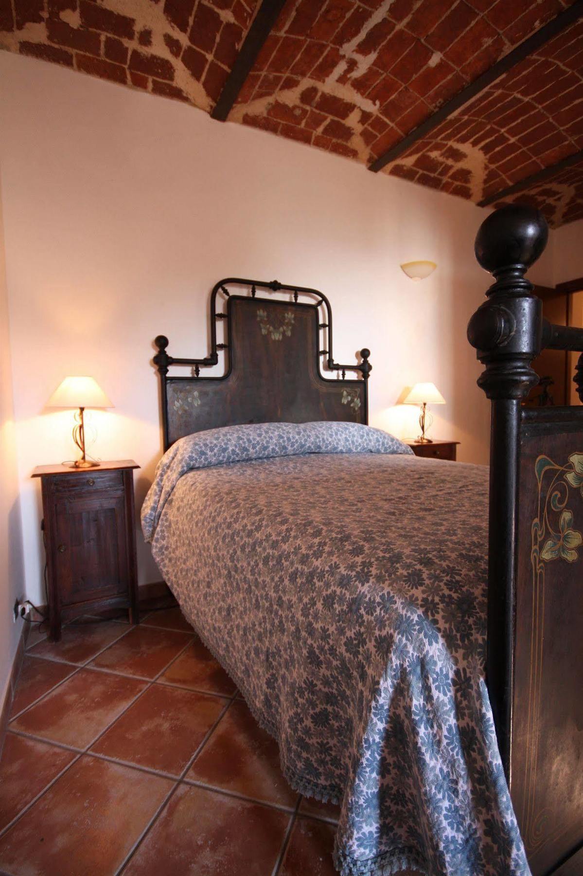Calliano  Relais San Desiderio Bed & Breakfast エクステリア 写真